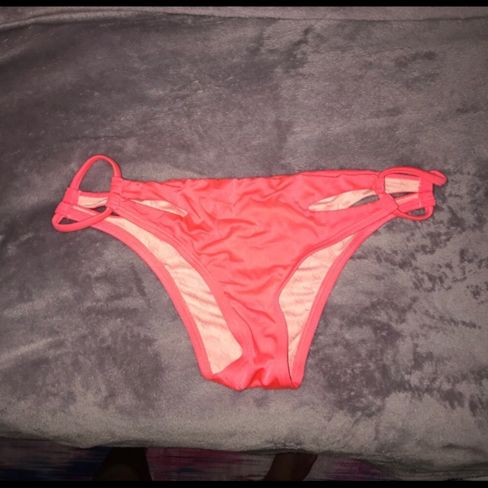 VS Cut out bottoms